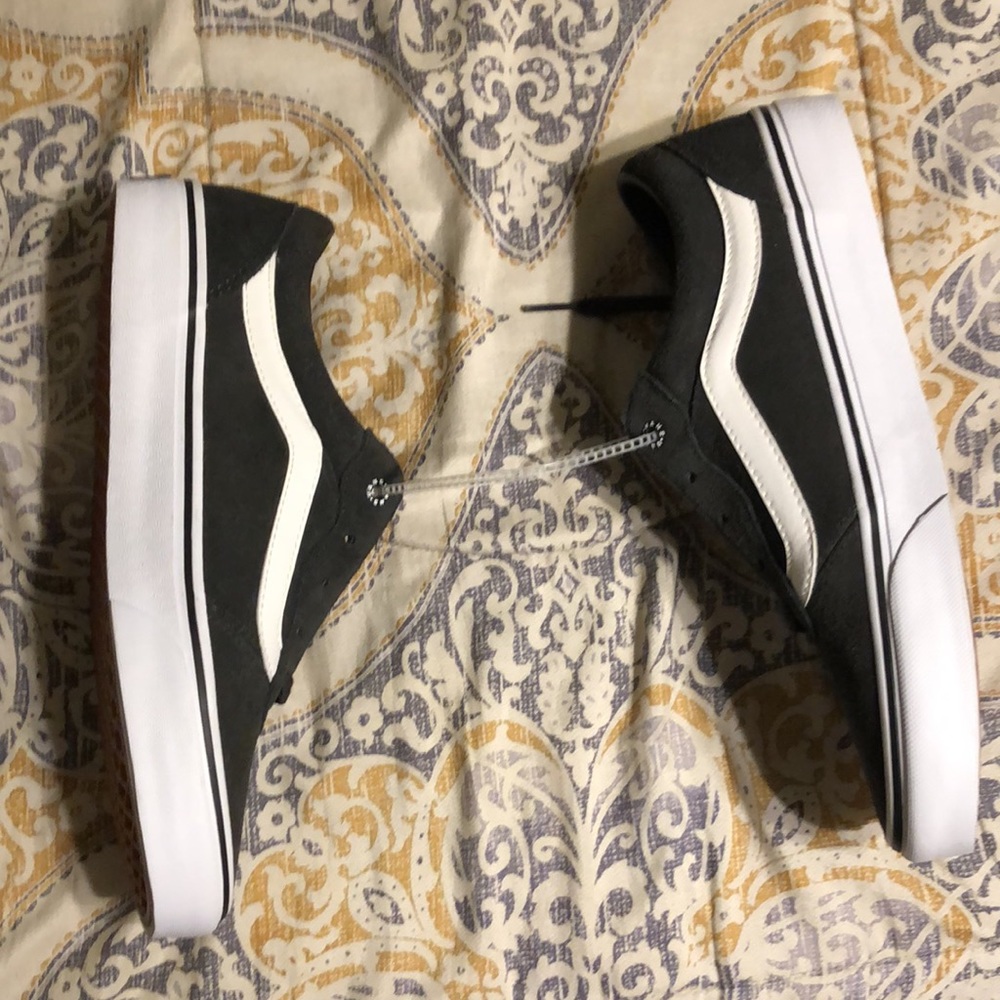 Vans - Picture 4 of 6